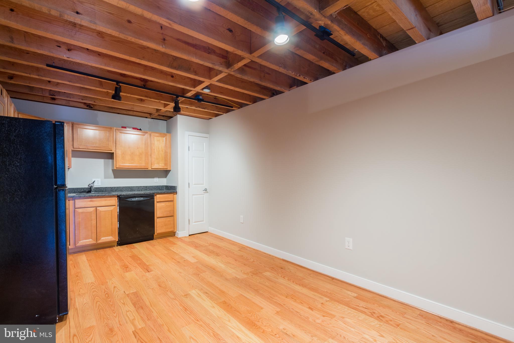 CANTON - Commercial Sale