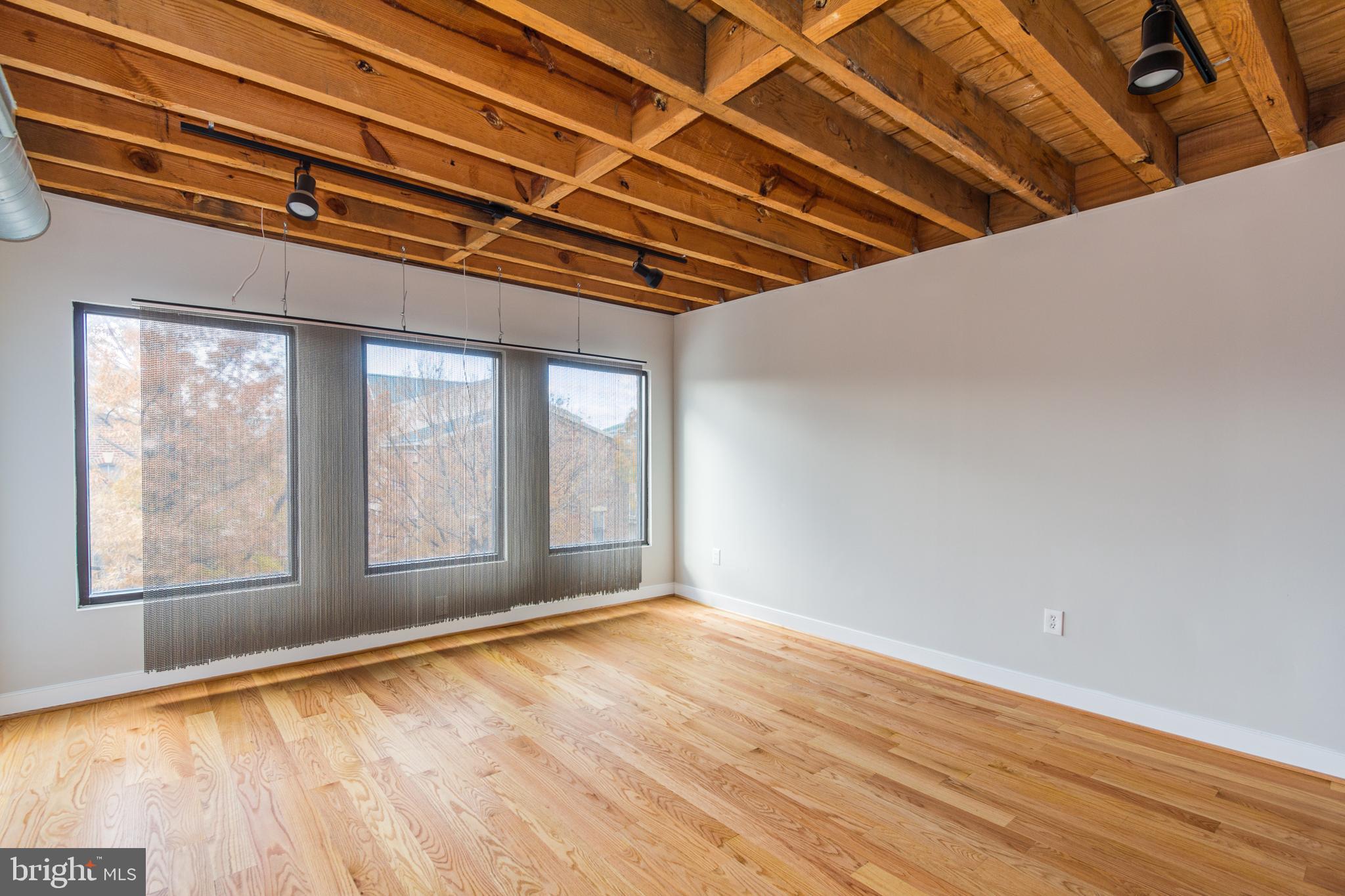 CANTON - Commercial Sale