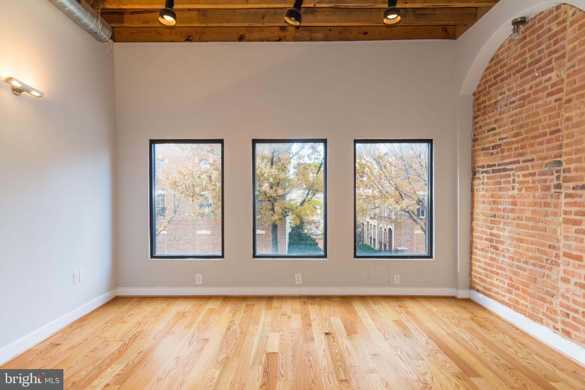 CANTON - Commercial Sale