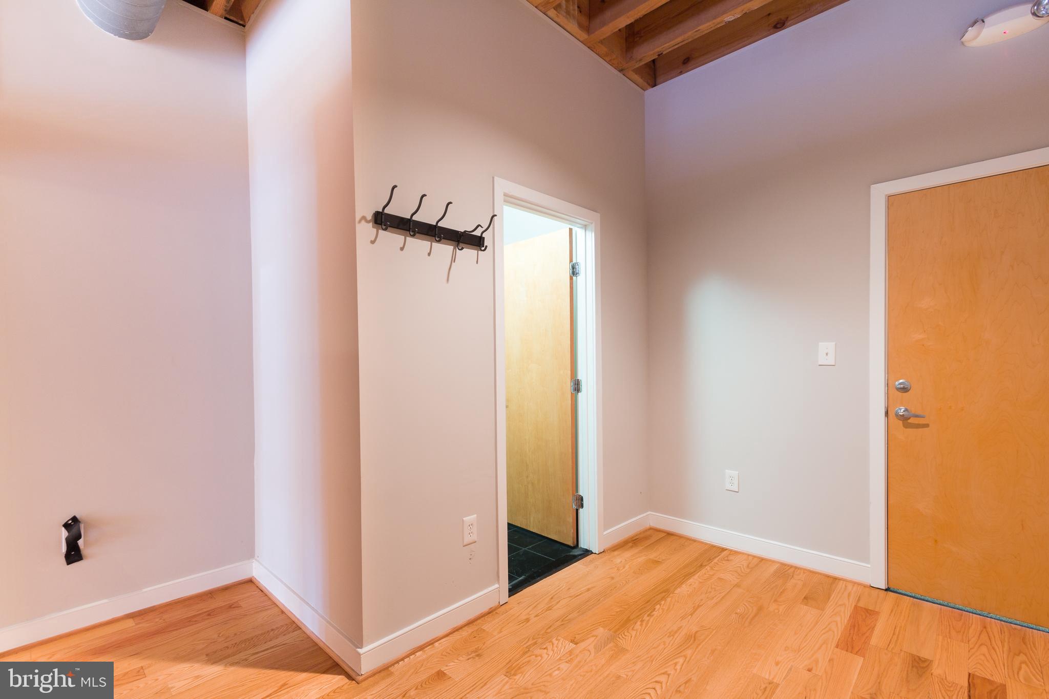 CANTON - Commercial Sale