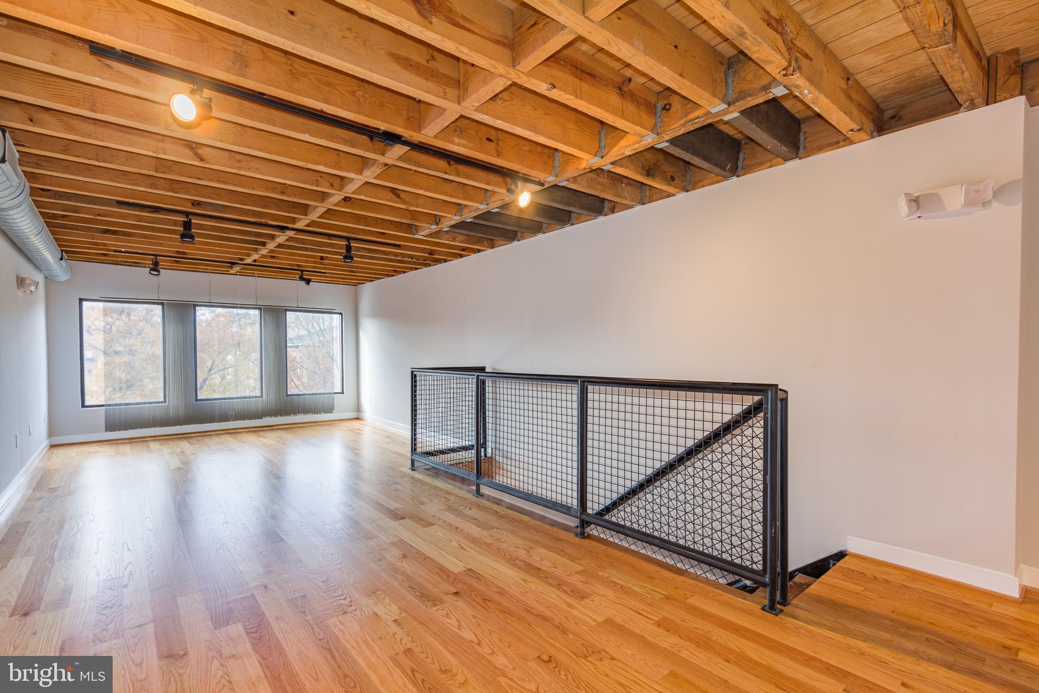 CANTON - Commercial Sale