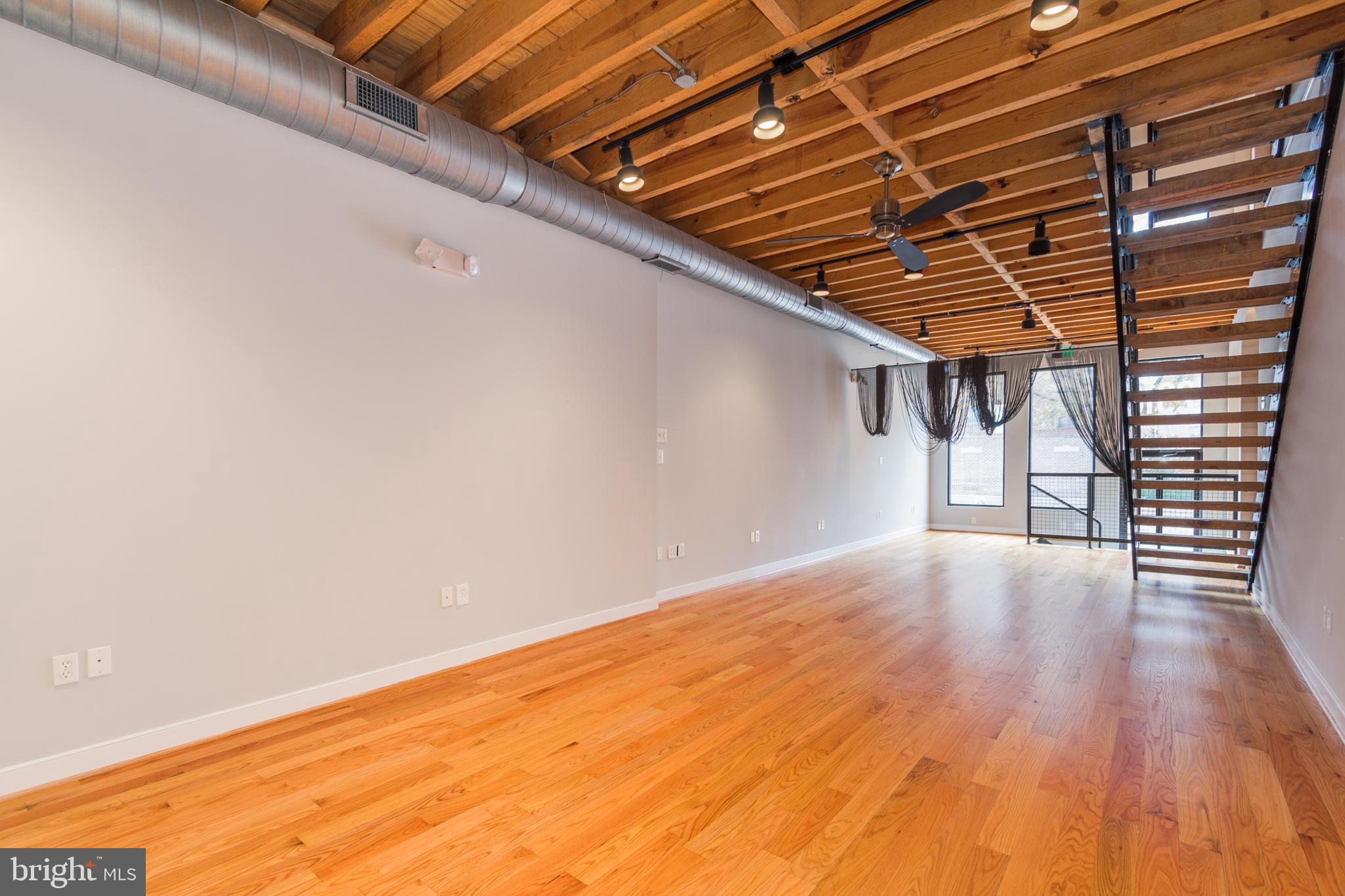 CANTON - Commercial Sale