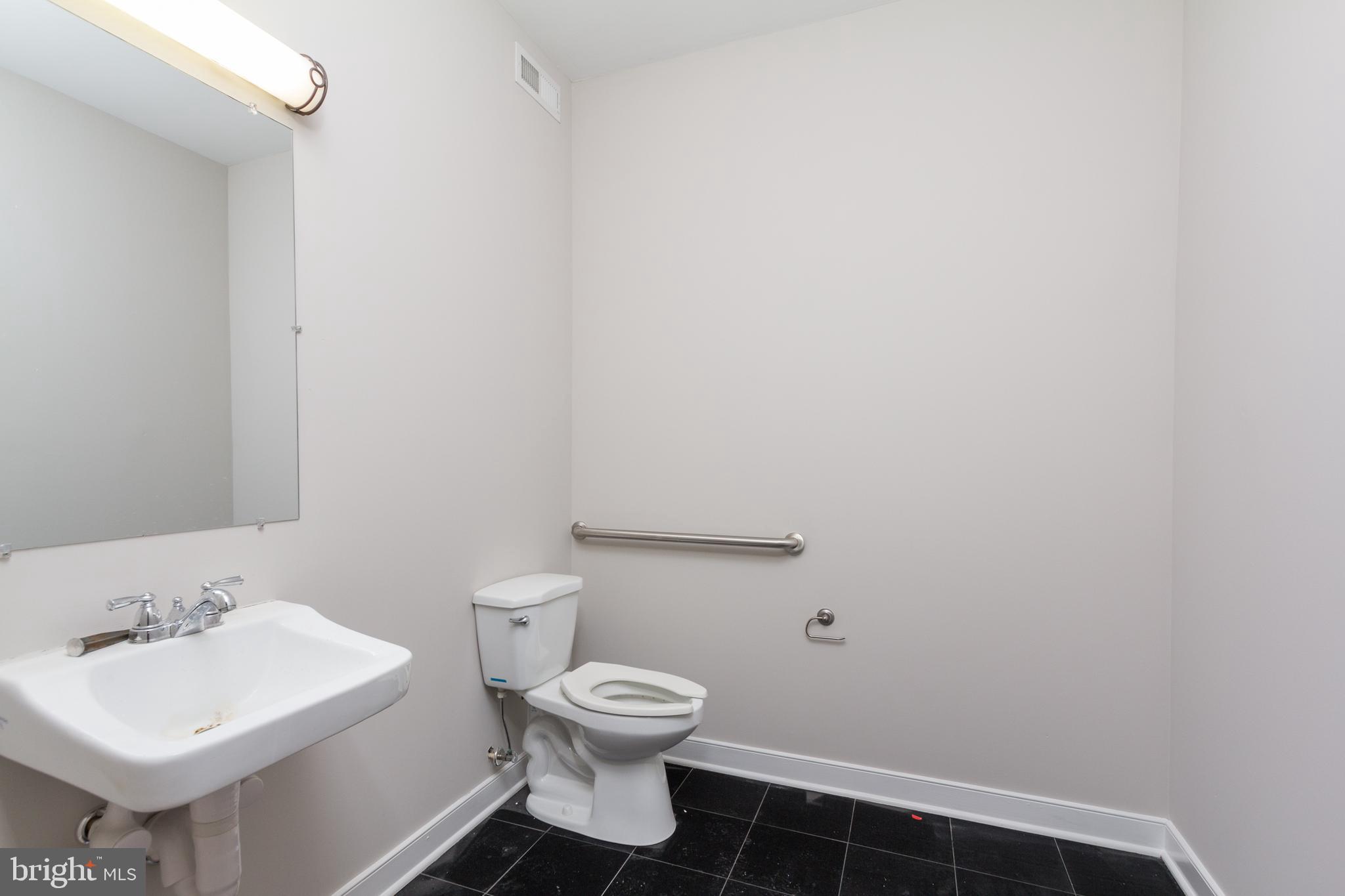 CANTON - Commercial Sale