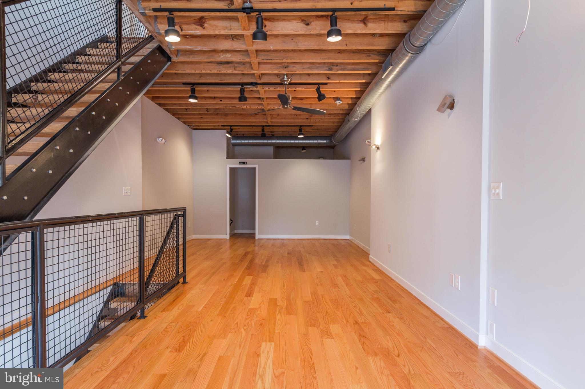 CANTON - Commercial Sale