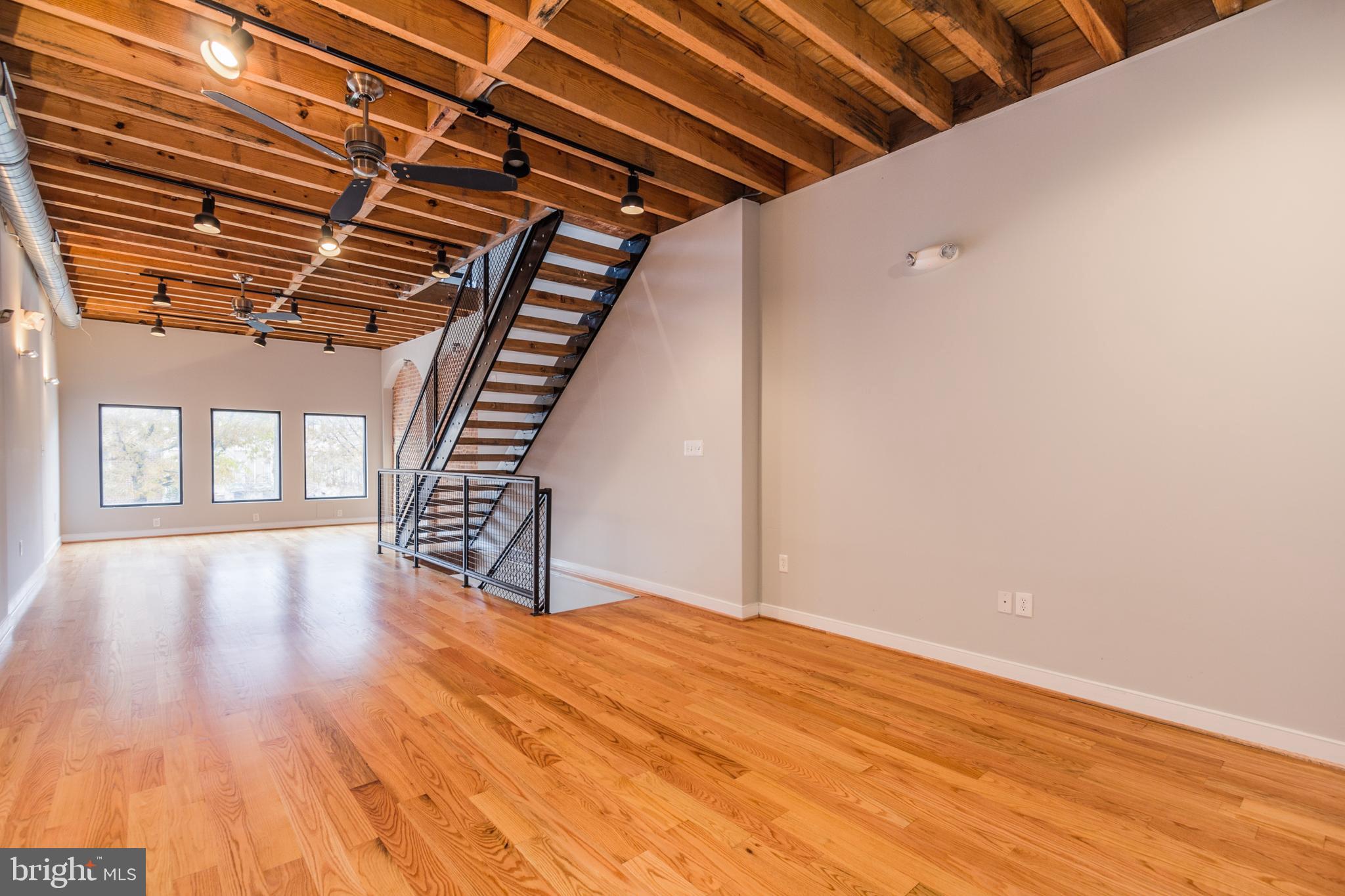 CANTON - Commercial Sale