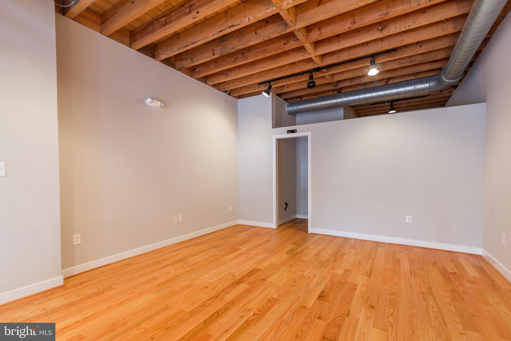 CANTON - Commercial Sale