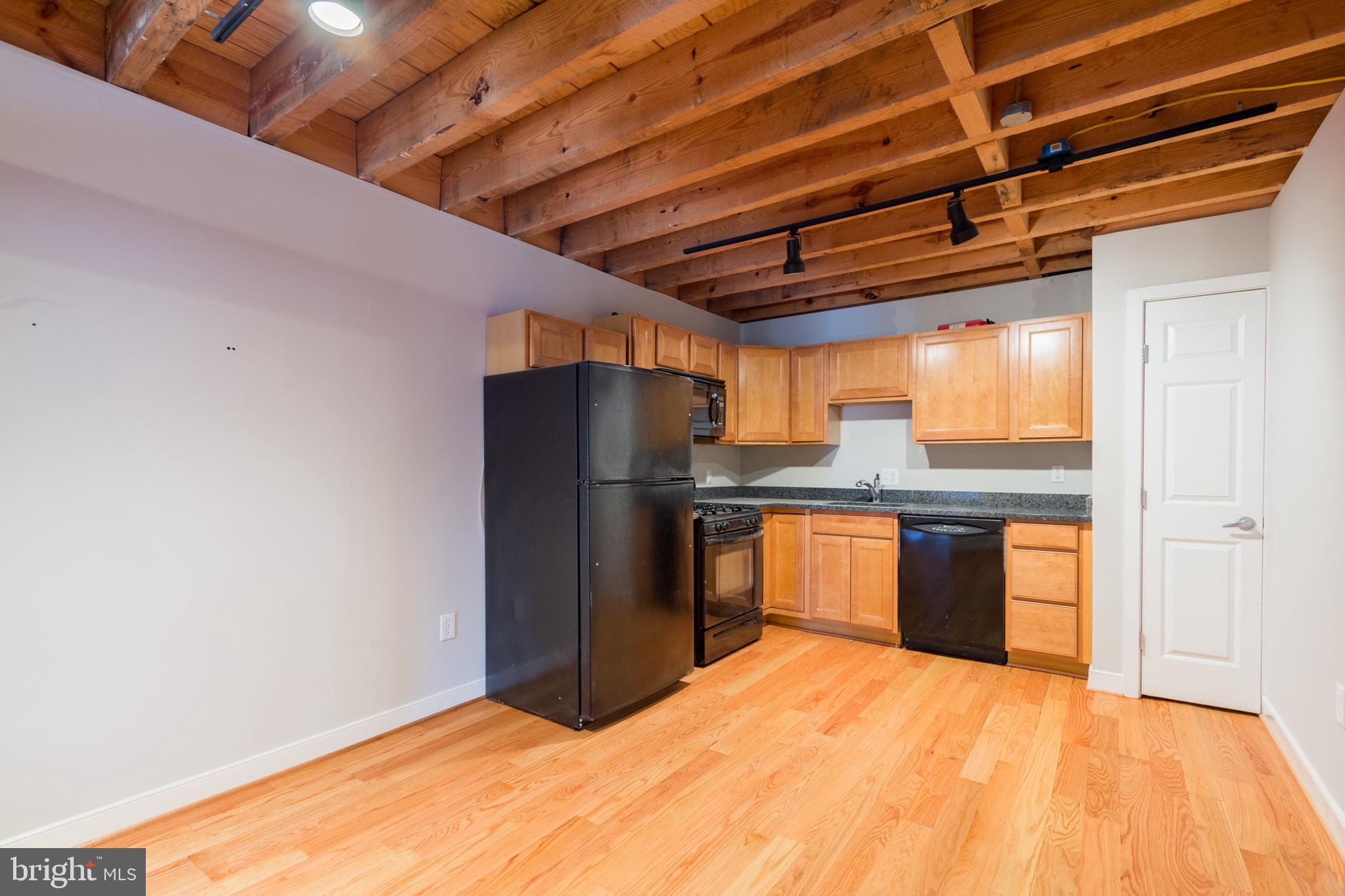 CANTON - Commercial Sale