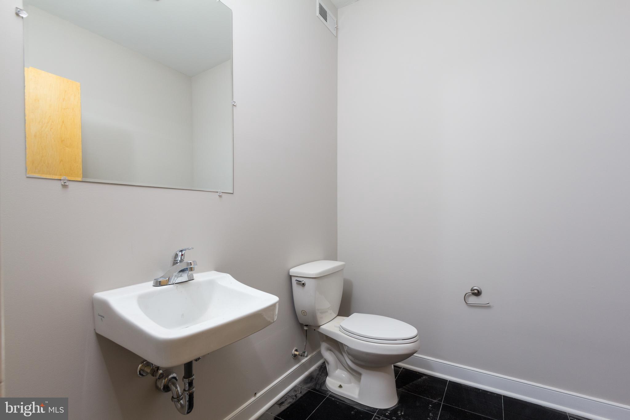 CANTON - Commercial Sale