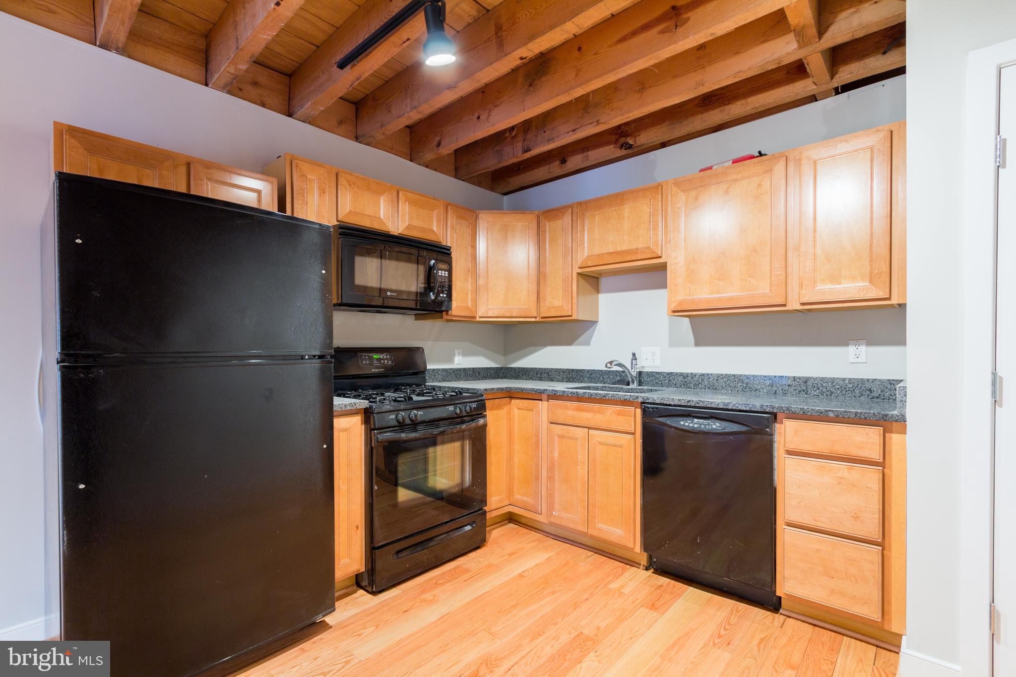 CANTON - Commercial Sale