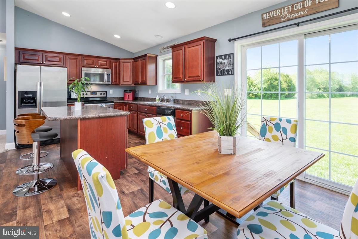 LUCKY SHOE RANCHETTES - Residential