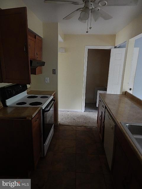 MONIKA COURTS CONDO - Residential