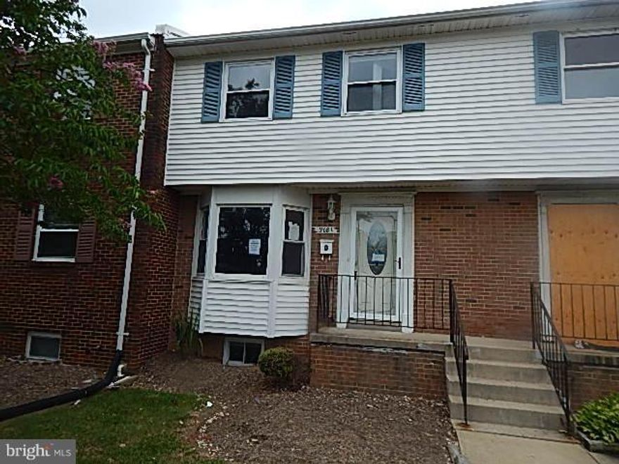 Sold strictly "as is" no exceptions. Needs full cosmetic rehab. HVAC vandalized. Community not FHA approved. No offers reviewed until after 5 days on market. POF req'd for cash sale.