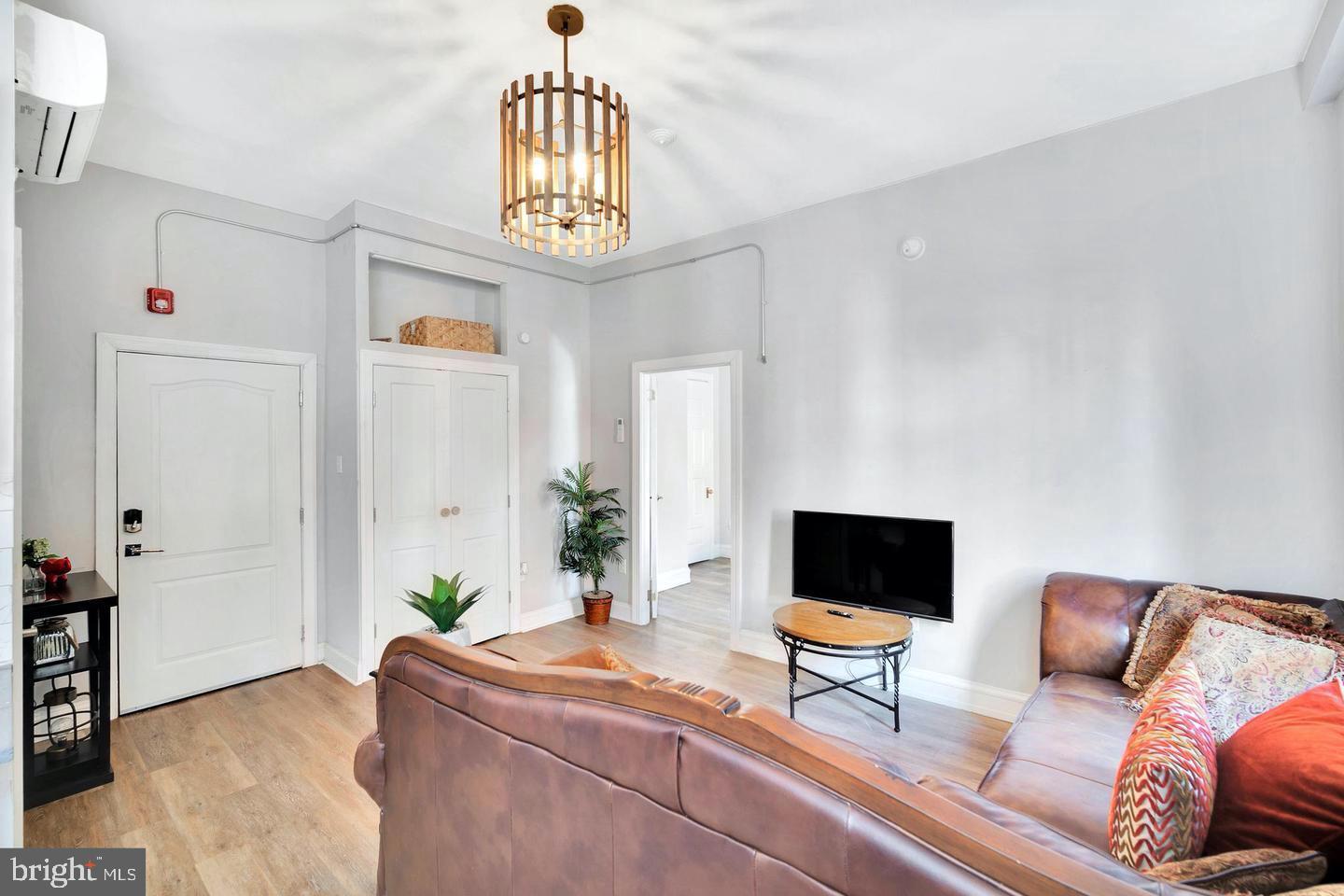 FITLER SQUARE - Commercial Sale