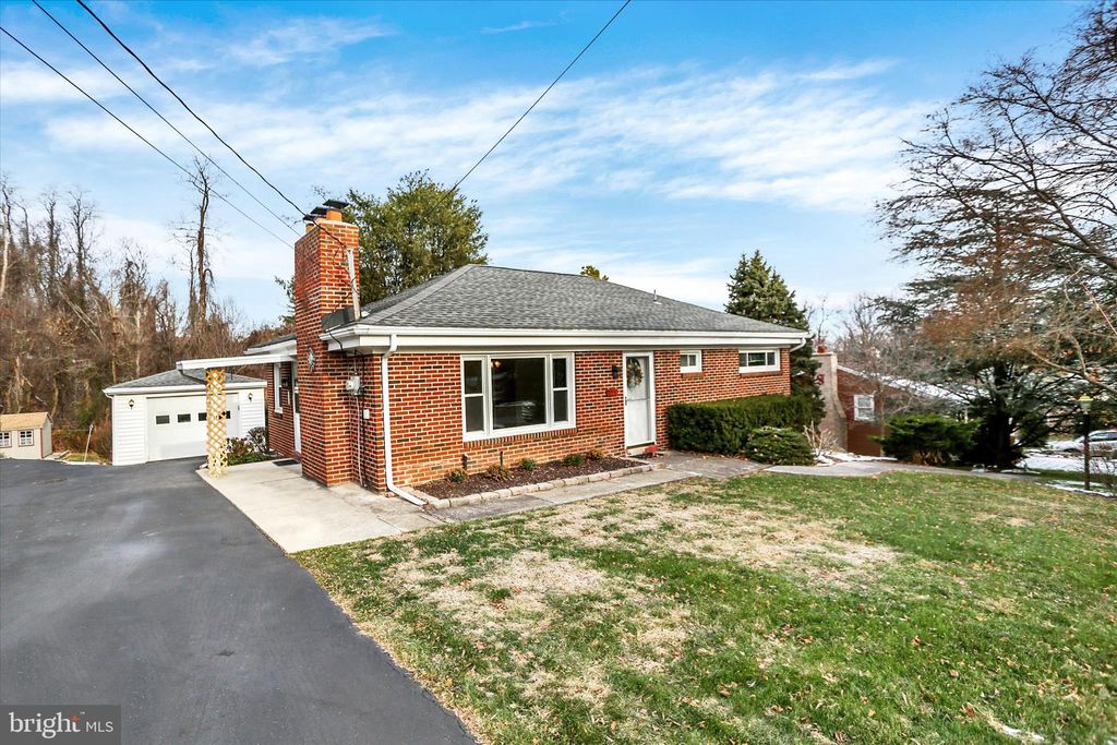 Photo of 211 Walnut Level Road, NEW CUMBERLAND, PA 17070 (MLS # PAYK2094602)