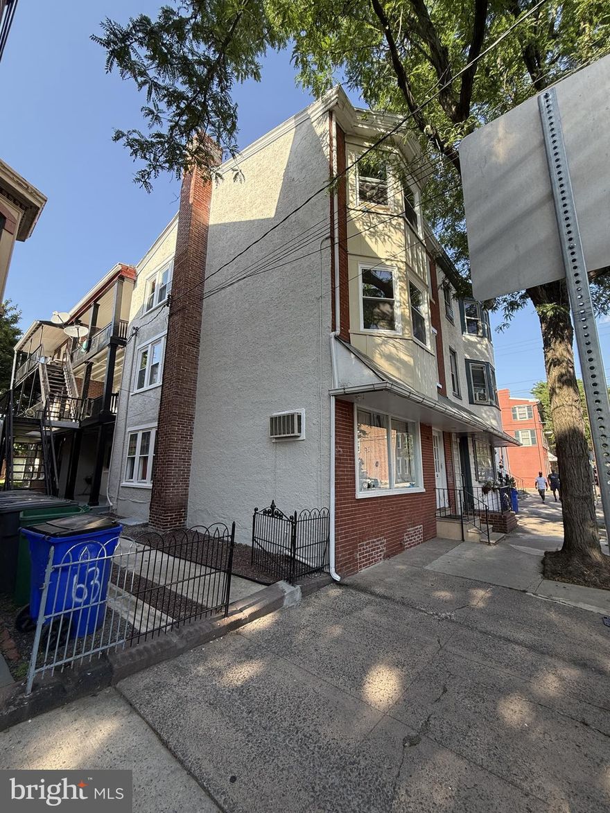 The freshly remodeled 3rd-floor, one-bedroom unit including a small office space, with tons of natural light, shines brighter than the pictures. All new appliances and new flooring throughout. Quiet street and friendly neighbors. To make this unit even more appealing is the balcony you can relax and enjoy the summer weather on.