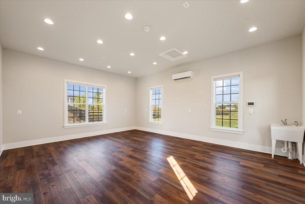 SHORT HILL - Residential