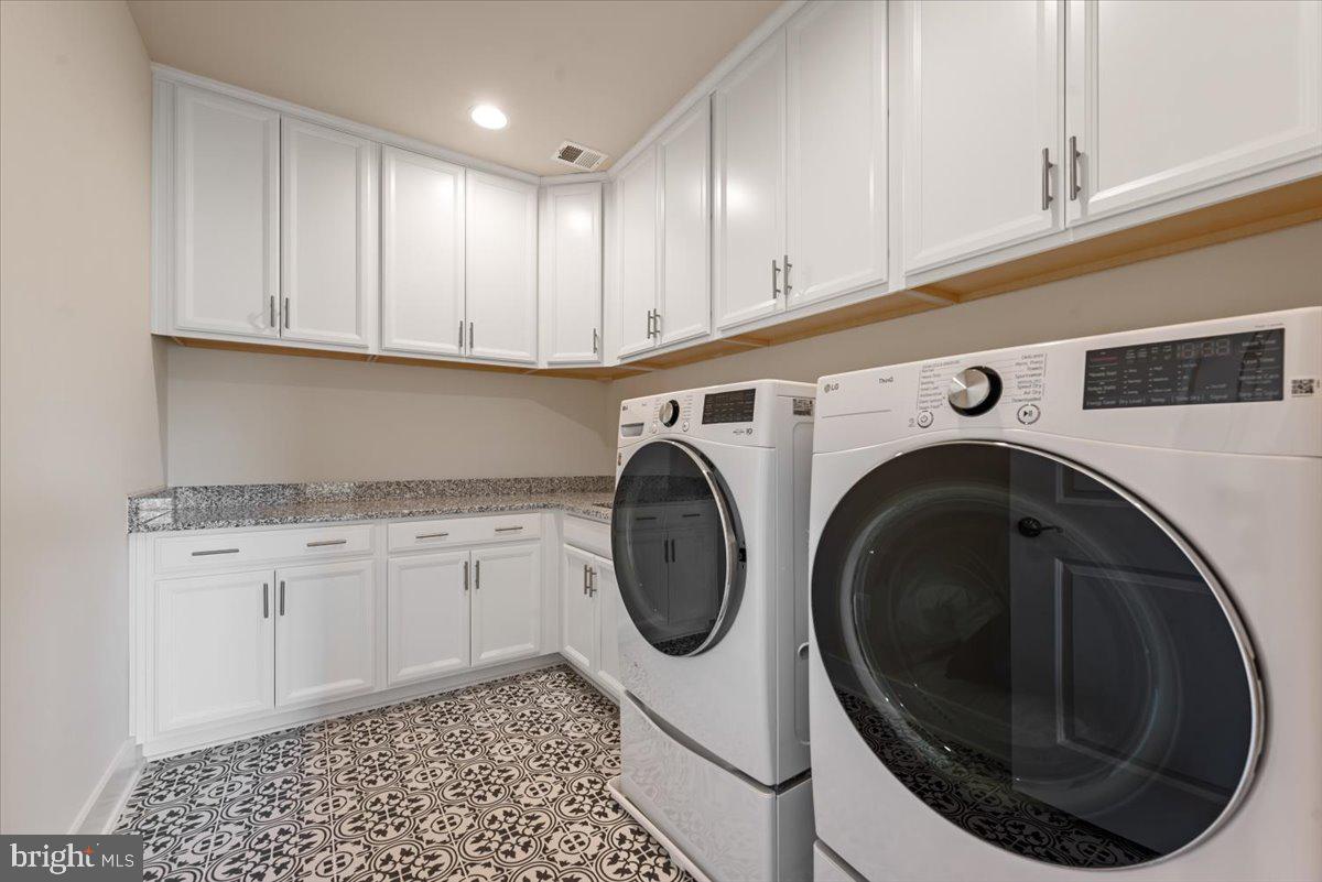 SHORT HILL - Residential