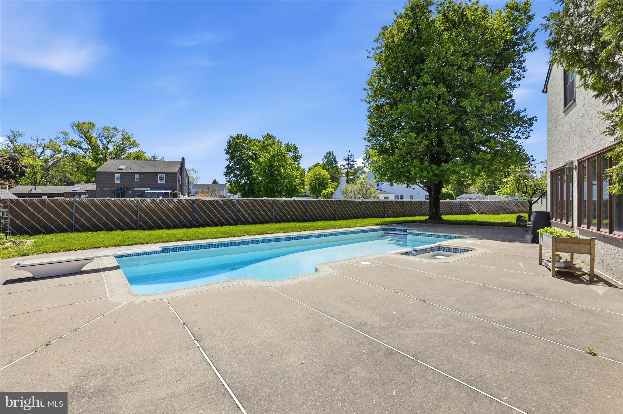 MAPLE GLEN - Residential