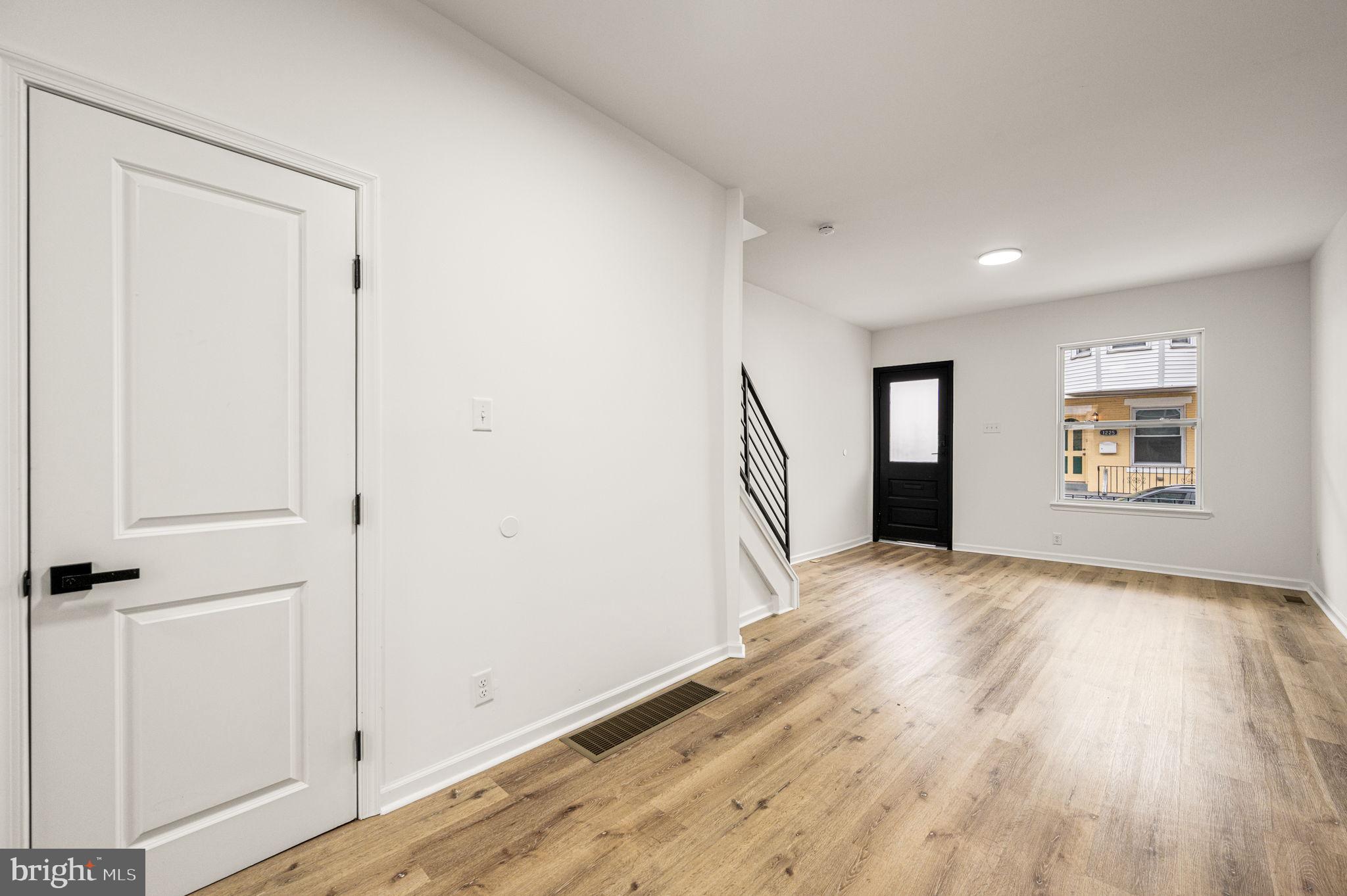 SQUIRREL HILL - Residential