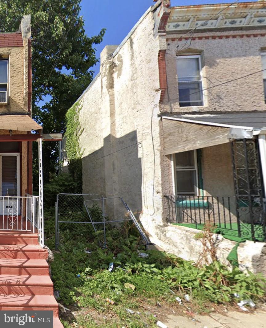 Vacant RSA-5 lot for sale. The dimensions of the lot are 14 x 60 and it is 850 sqft.