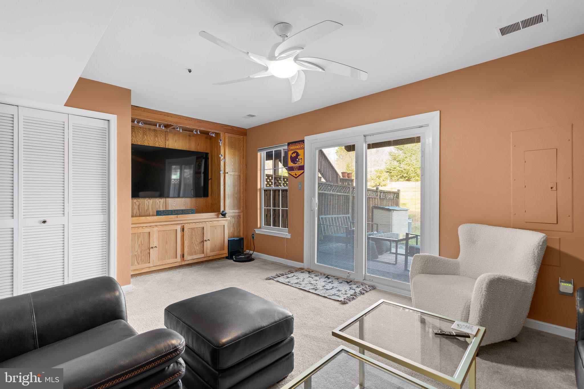 RIDGEFIELD - Residential