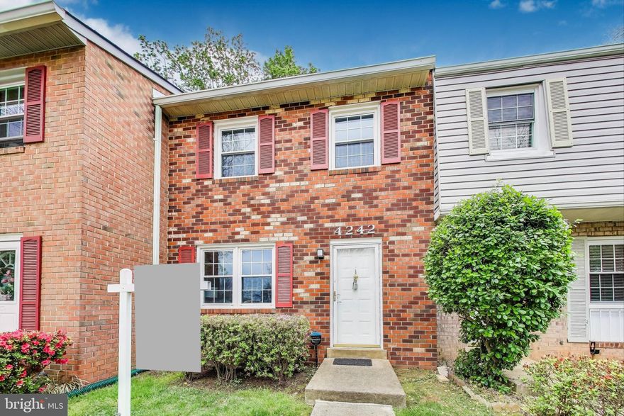 Check out this stunningly renovated townhouse featuring 3 Bedrooms, 1 .5 Bathrooms. Updated with sleek Granite Countertops, Fresh Paint, Modern Lighting, and newer Stainless Steel Appliances, LVP Flooring throughout, Newer Windows, this home is move-in ready and waiting for you! Tankless Reverse osmosis system installed in kitchen (2025), Roof replaced (2023), HVAC unit replaced (2024), Water Heater replaced (2023), & Washer & Dryer (2023).  Don’t miss out—this is a must-see!  Minutes from Shopping, Schools, Rec Center, Restaurants, and More!