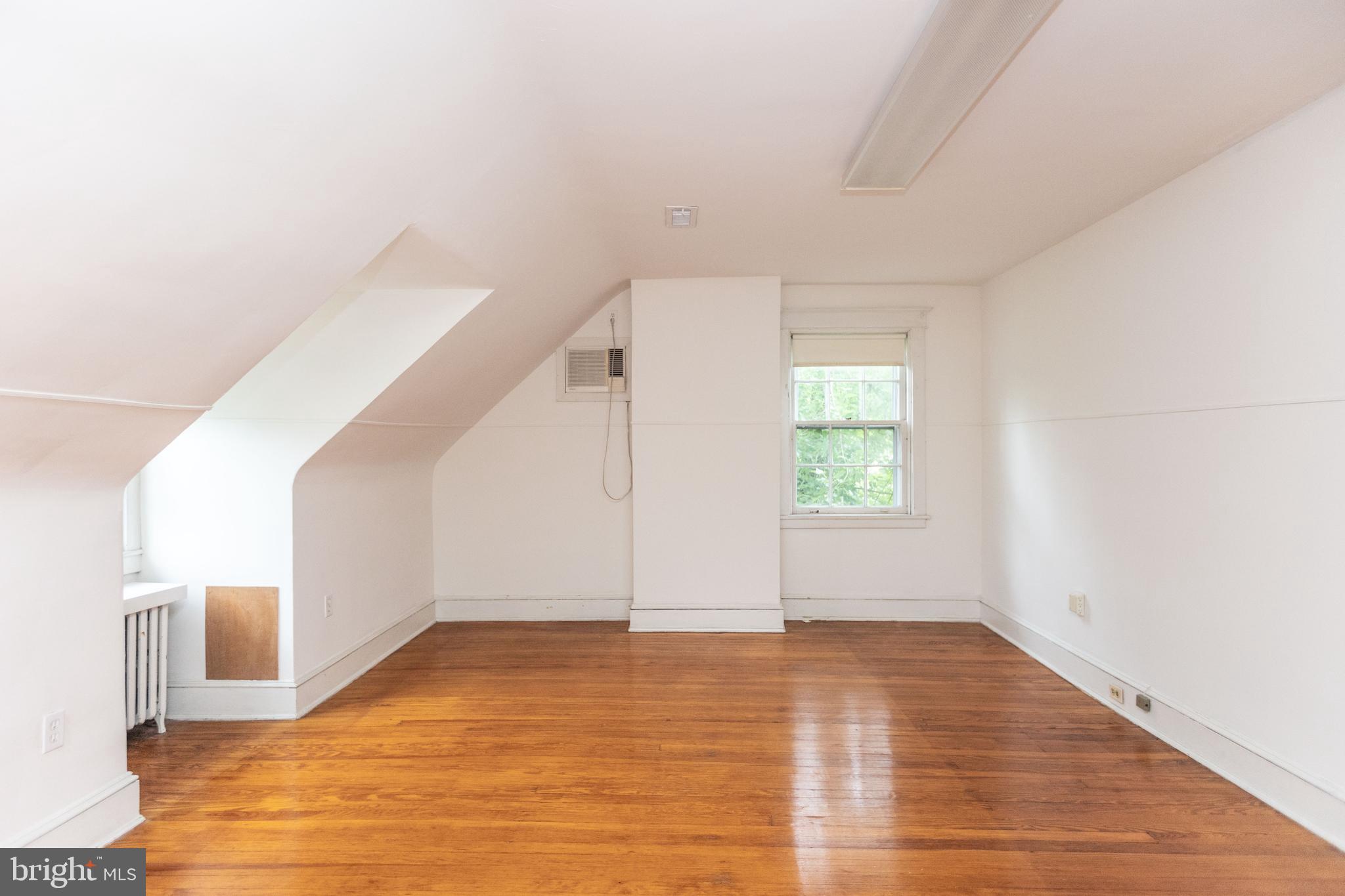 ROLAND PARK - Residential