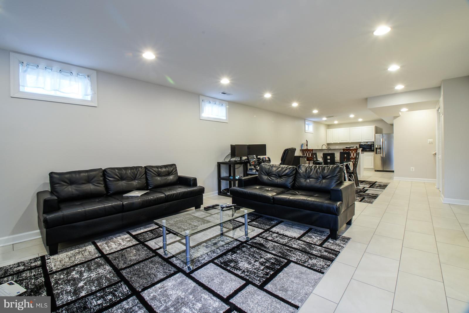 WEST LAWN - Residential