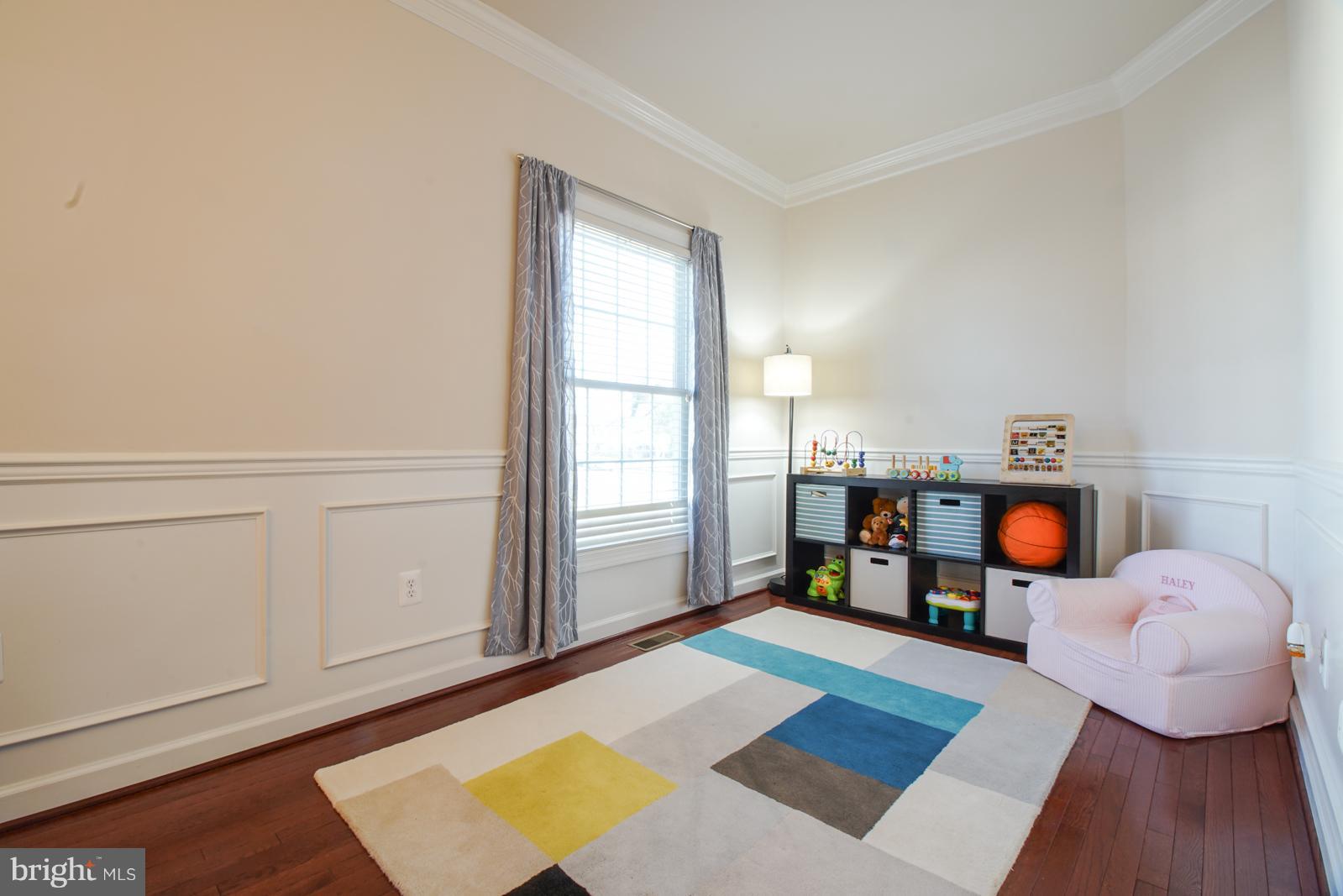 WEST LAWN - Residential