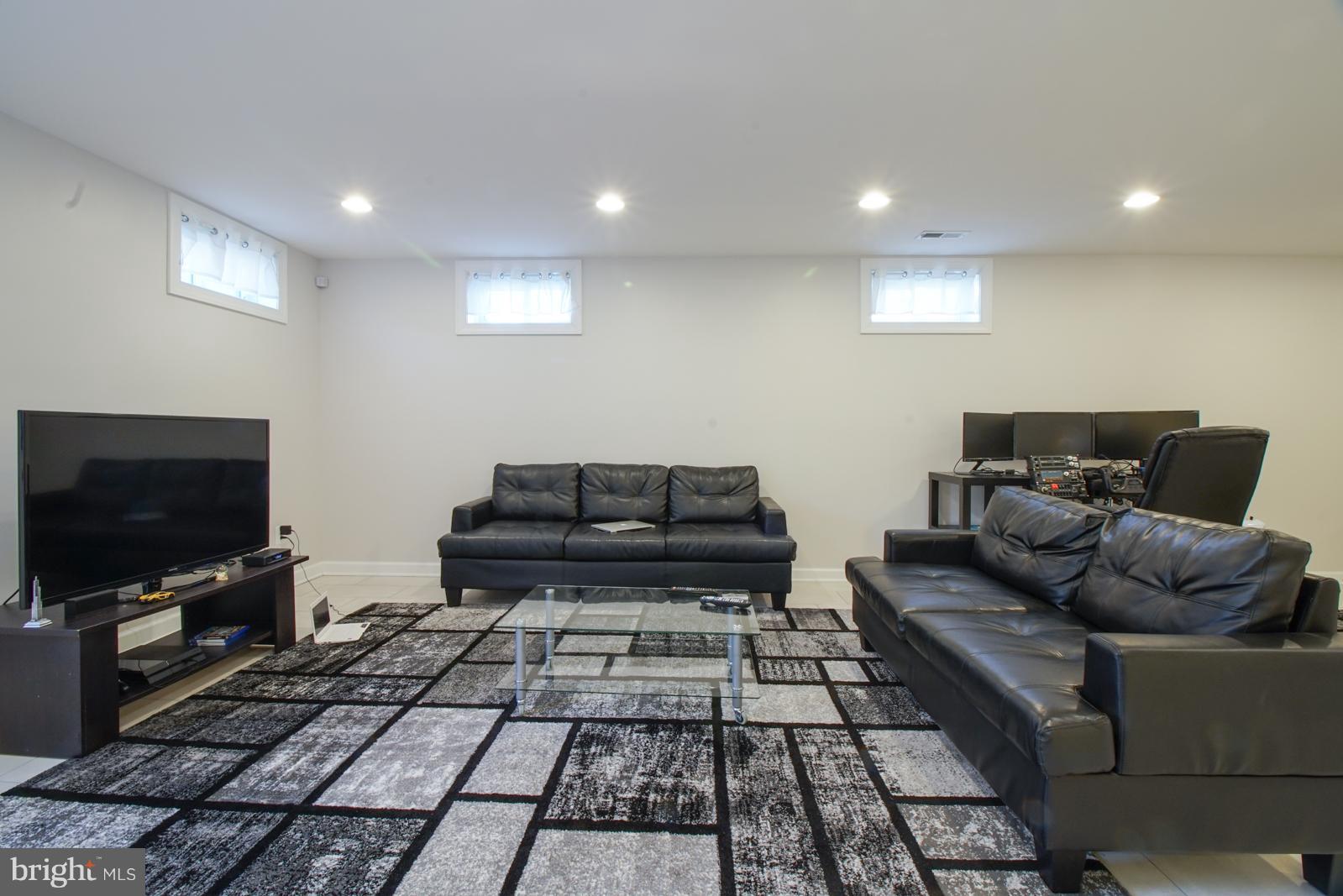 WEST LAWN - Residential