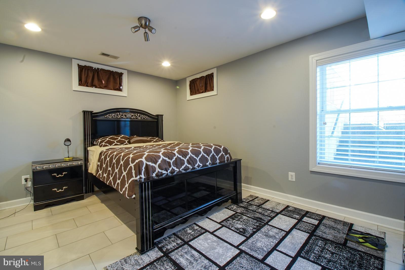 WEST LAWN - Residential