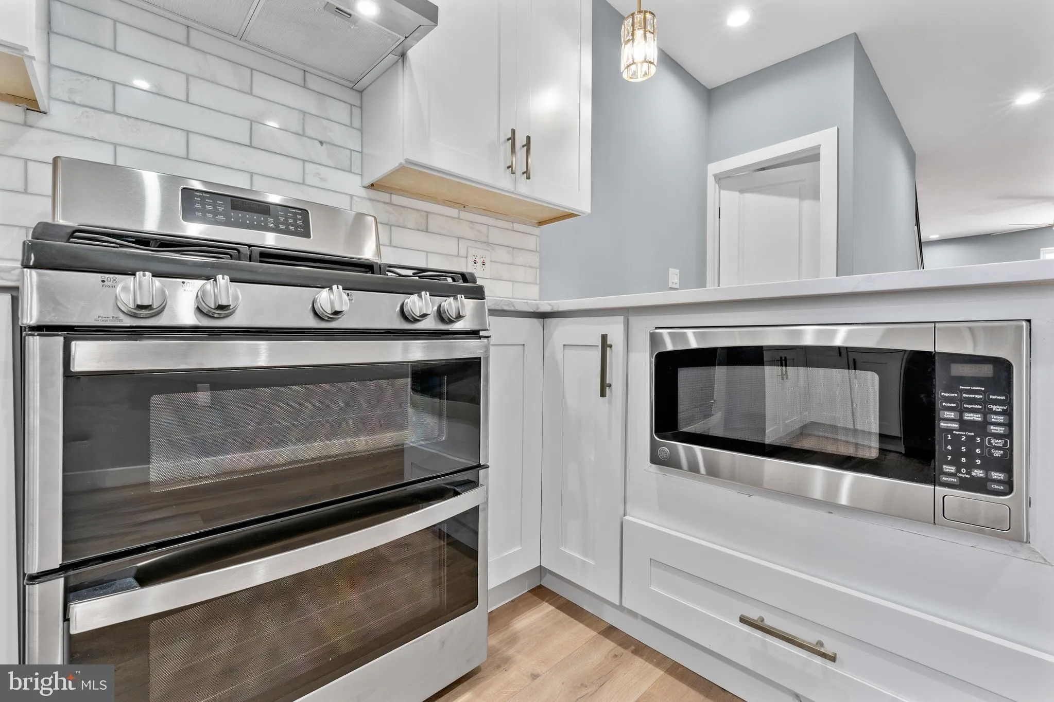 Philadelphia, Pennsylvania 19143, United States, 3 Bedrooms Bedrooms, ,2 BathroomsBathrooms,Residential,Contingent,102317