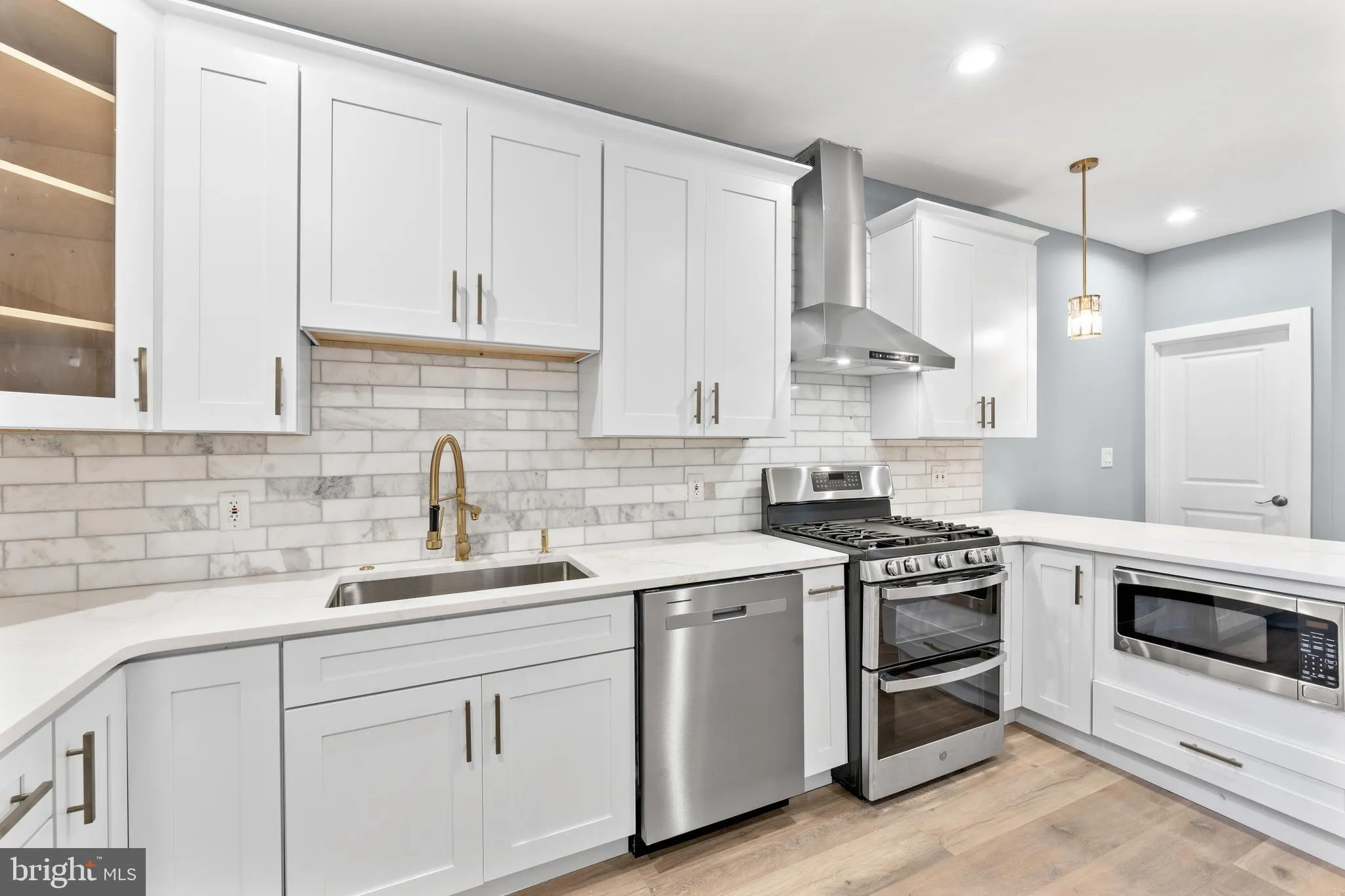 Philadelphia, Pennsylvania 19143, United States, 3 Bedrooms Bedrooms, ,2 BathroomsBathrooms,Residential,Contingent,102317