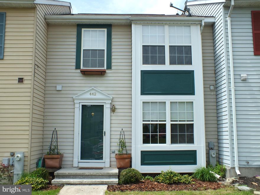 Beautiful Townhouse in Furnace Hills development. 3 finished levels with carpeting throughout and a large deck for outdoor entertaining. Come take a look and make this beauty your home!