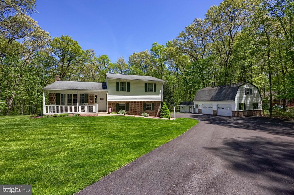 Photo of 205 Acorn Lane, LITITZ, PA 17543 (MLS # PALA2069174)