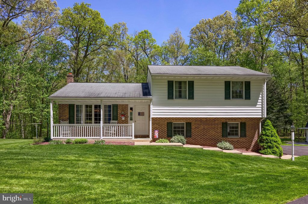 Photo of 205 Acorn Lane, LITITZ, PA 17543 (MLS # PALA2069174)