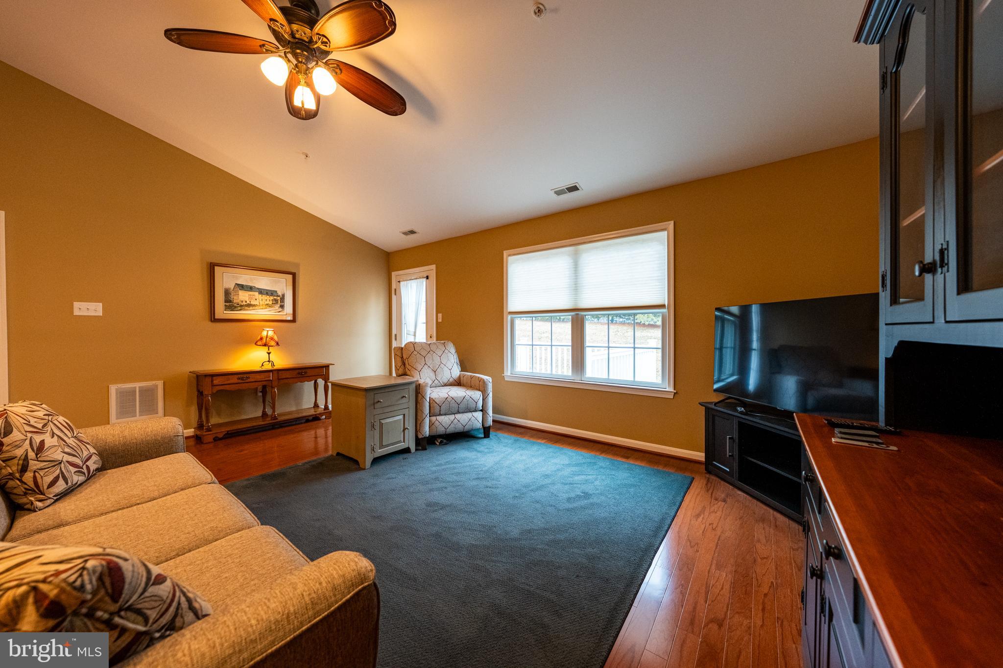 GOLDEN VIEW - Residential