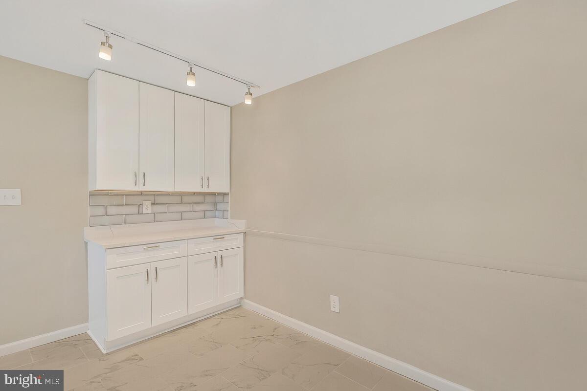 ANDREWS MANOR - Residential