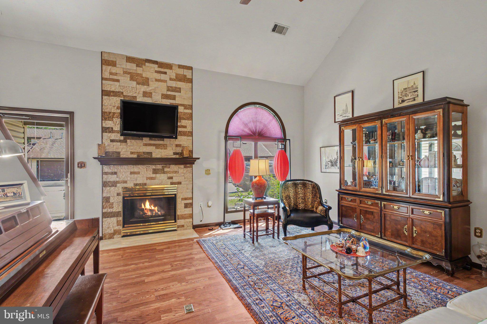 1122 ROOSEVELT COURT