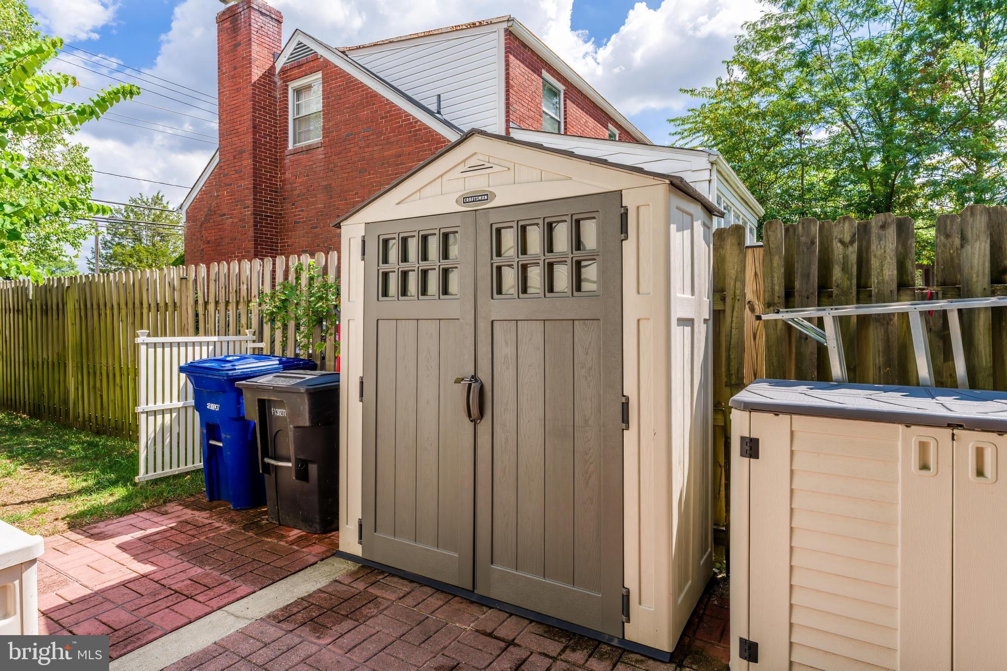 LEE HEIGHTS - Residential