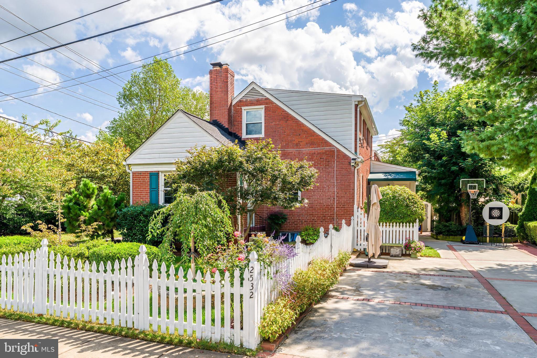 LEE HEIGHTS - Residential