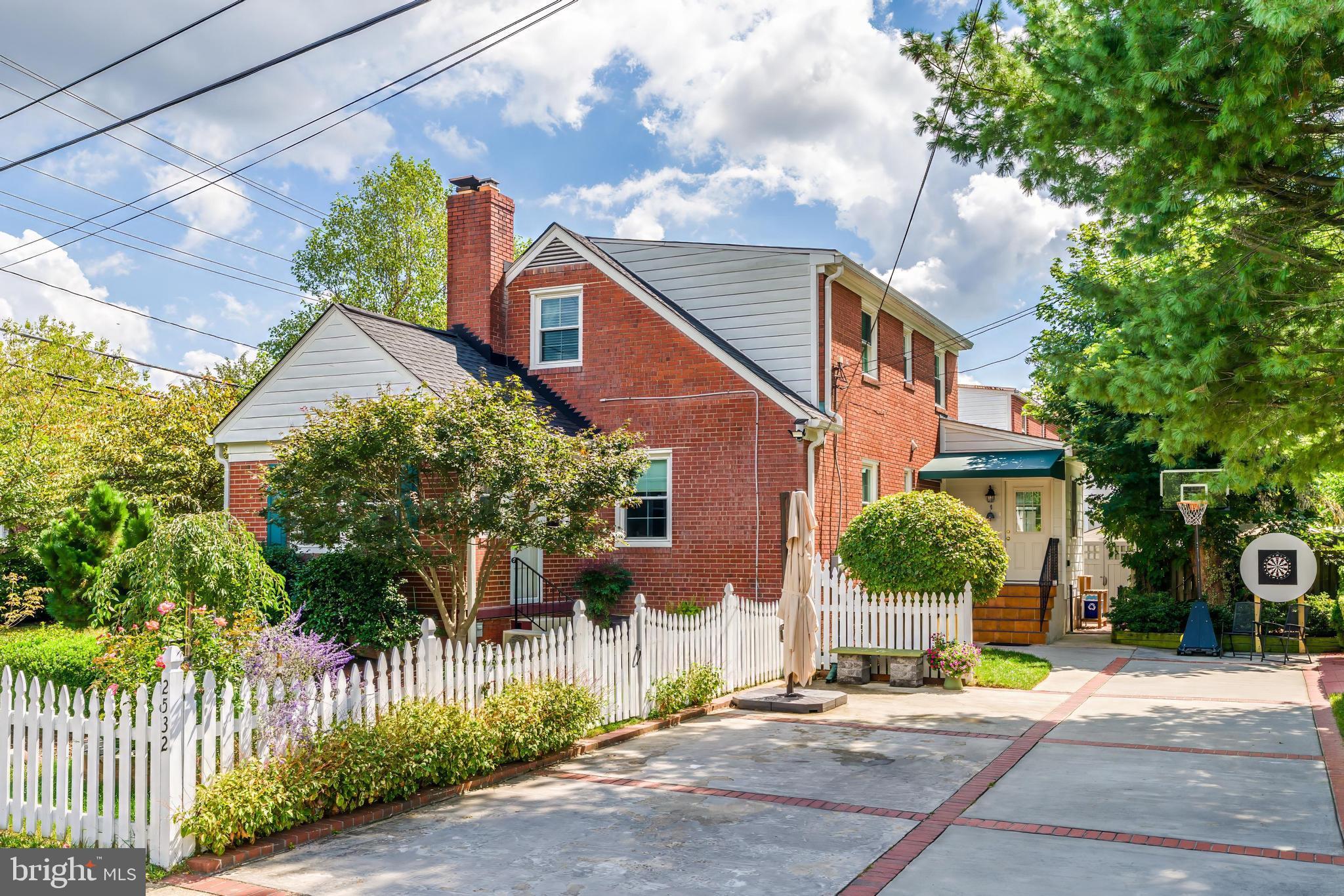 LEE HEIGHTS - Residential