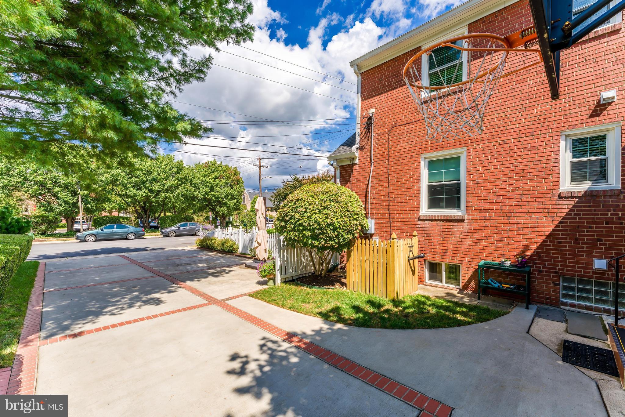 LEE HEIGHTS - Residential