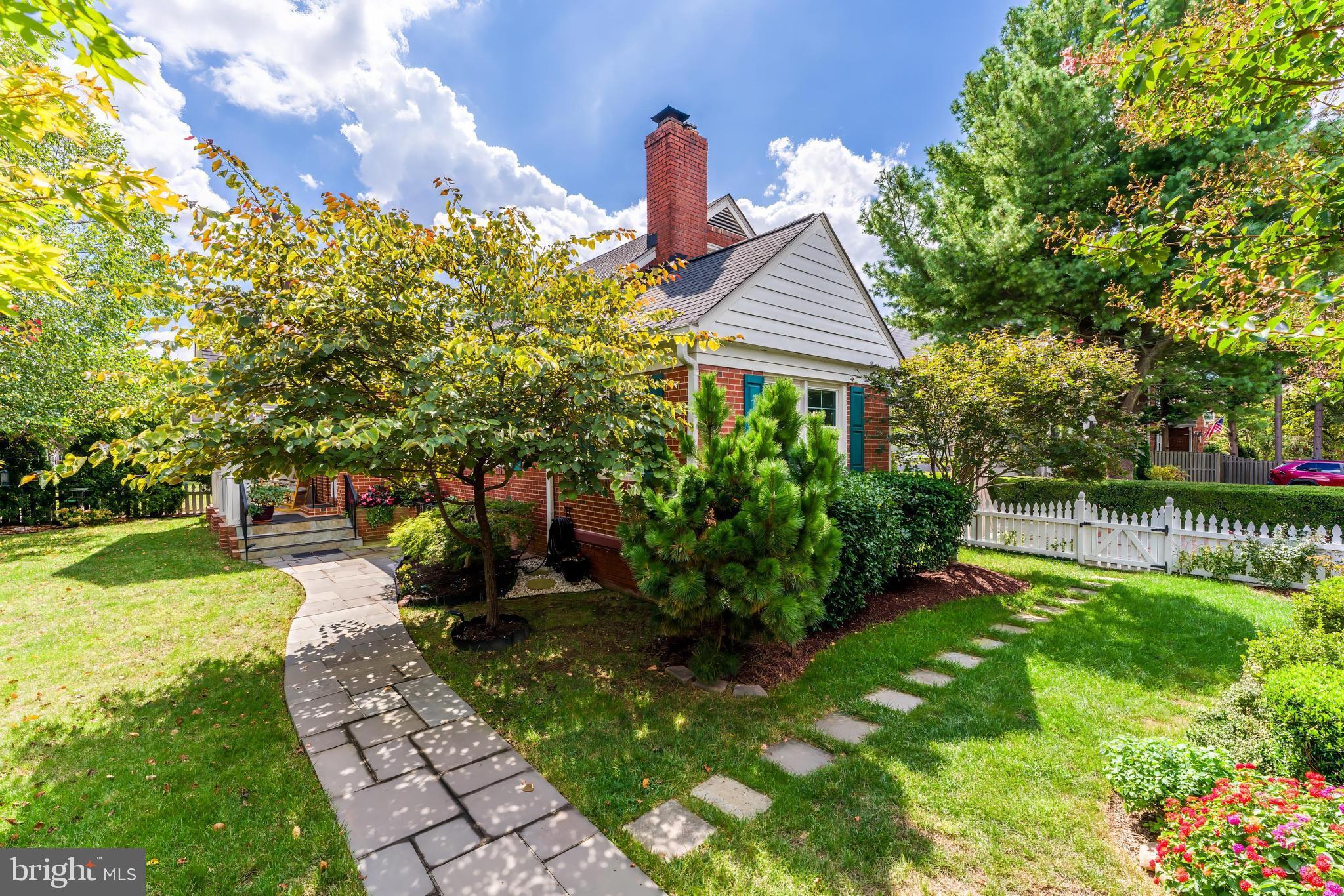 LEE HEIGHTS - Residential