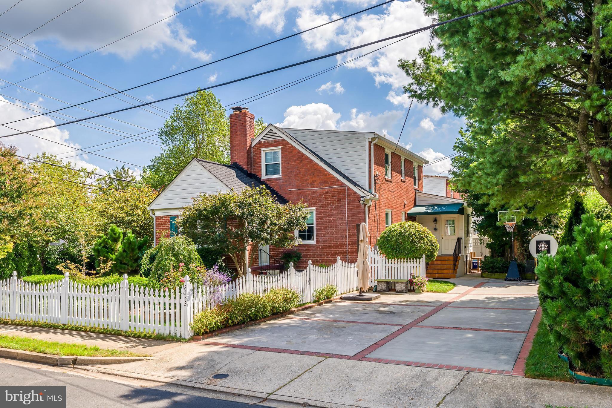 LEE HEIGHTS - Residential