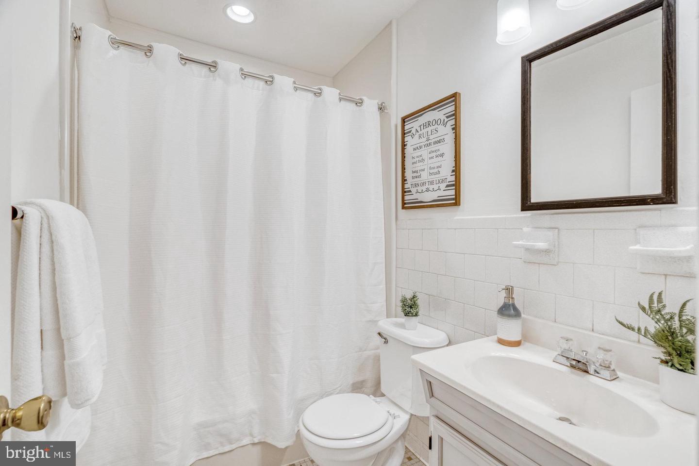 FAIRFAX WEST - Residential Lease