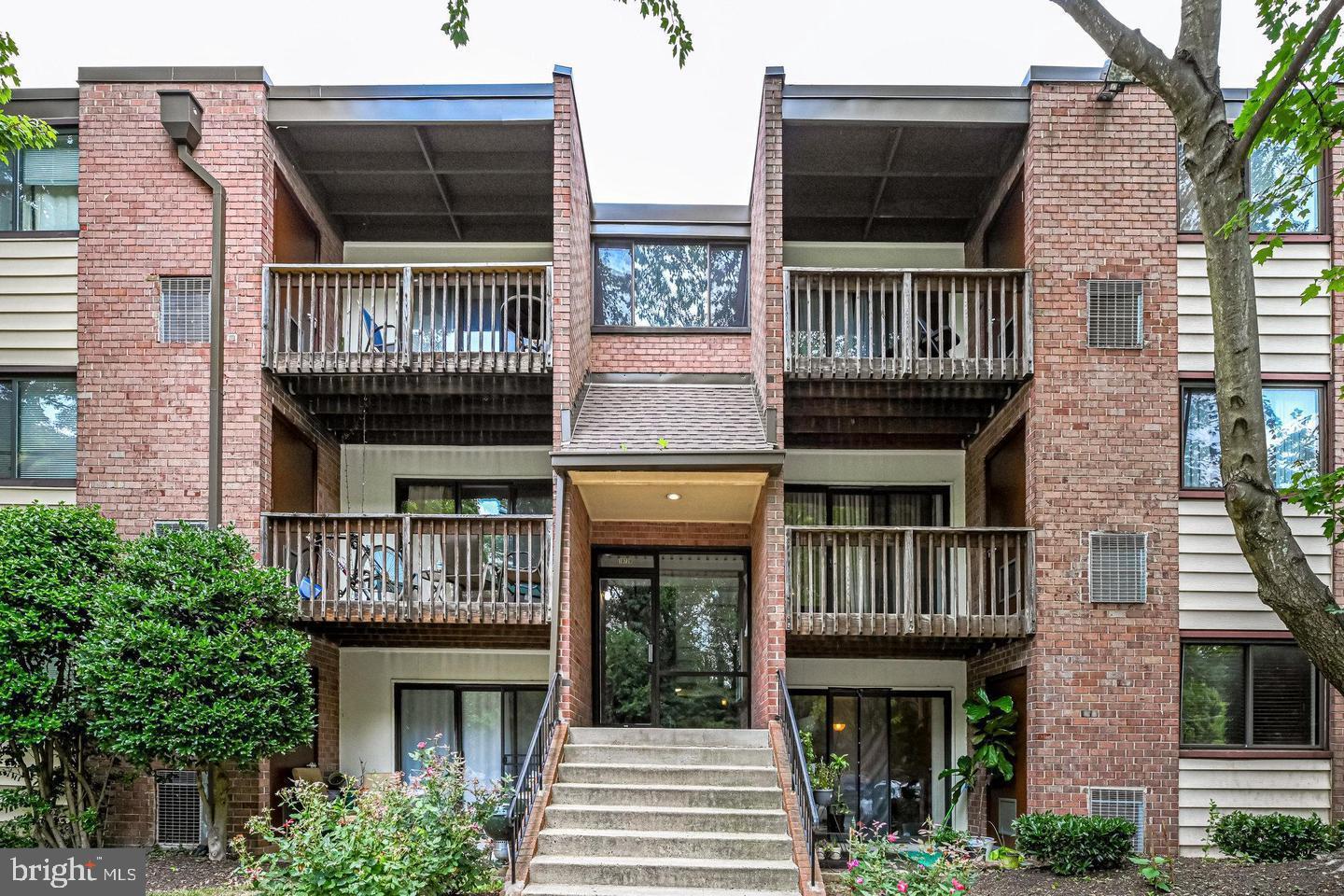 FAIRFAX WEST - Residential Lease