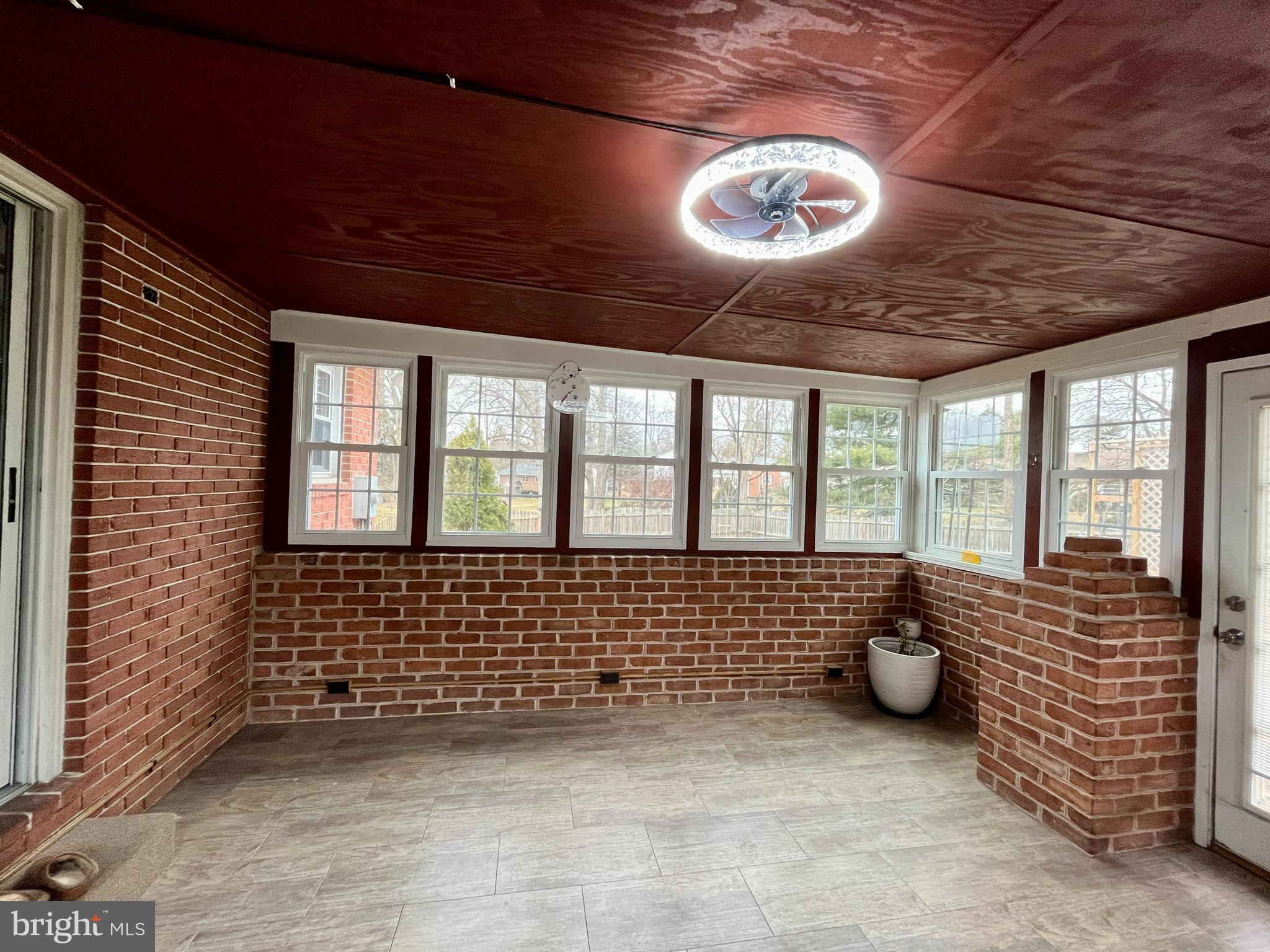 HALFWAY - Residential