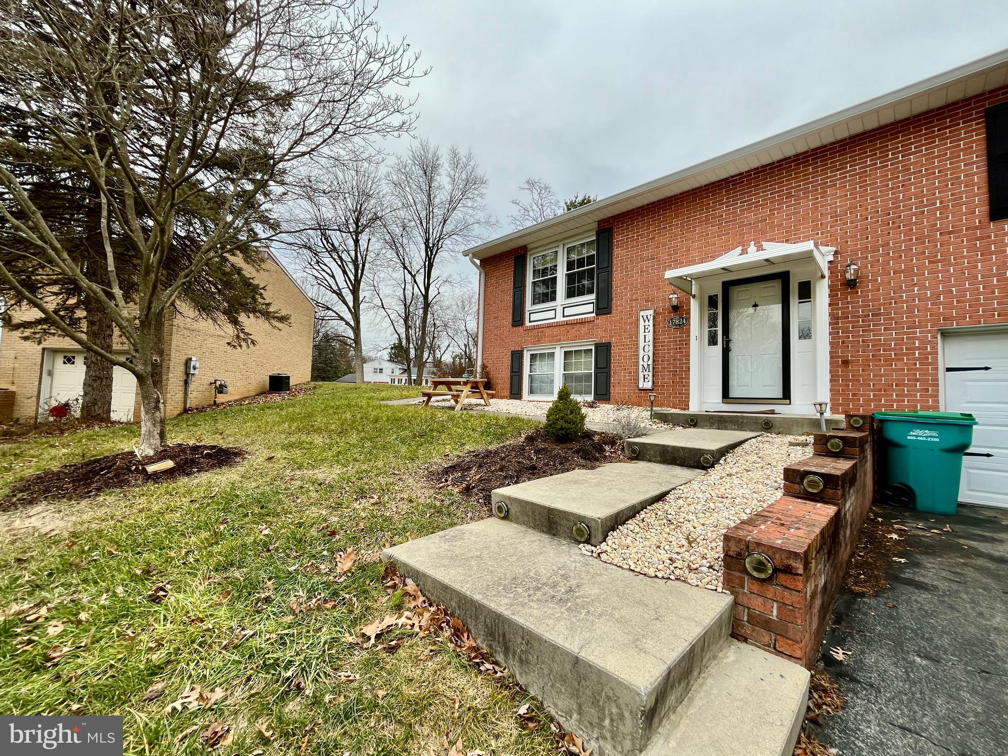 HALFWAY - Residential