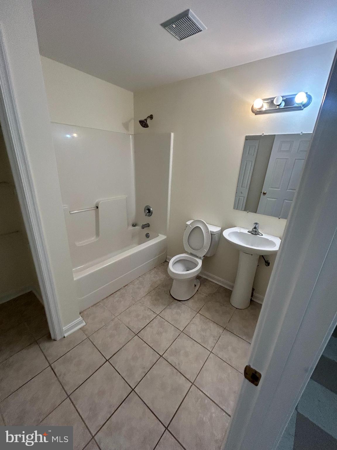 CHESAPEAKE RANCH ESTATES - Residential Lease